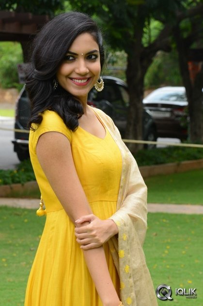 Ritu-Varma-At-Pelli-Chupulu-Movie-Abhinandhana-Sabha